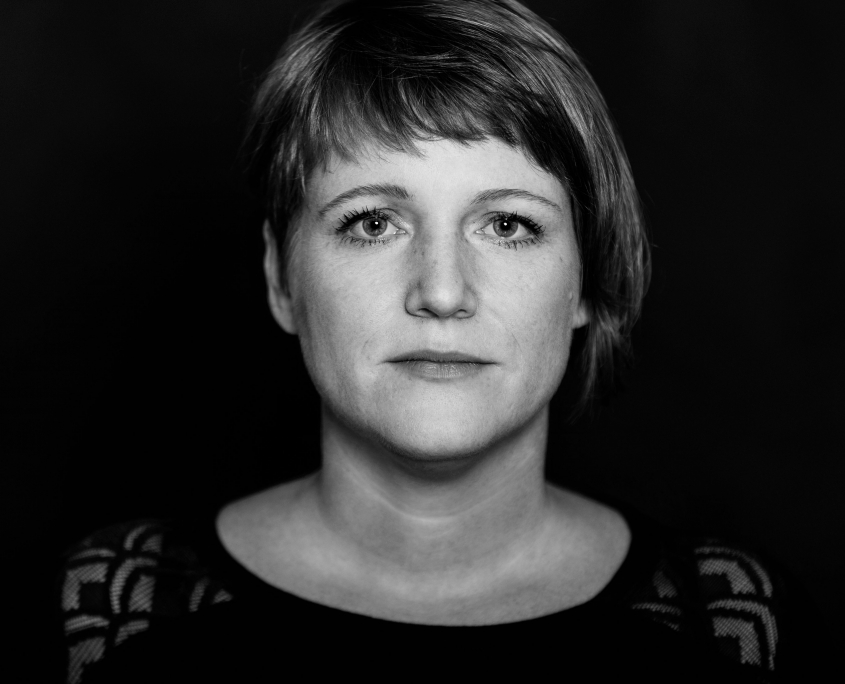 portrait woman sw schwarzweiß pur frau