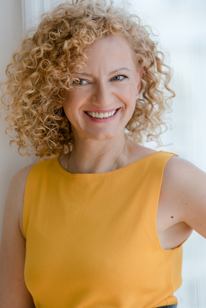 andrea zych portrait woman coaching people studio fotografie daylight website personal branding fotografie andrea sojka