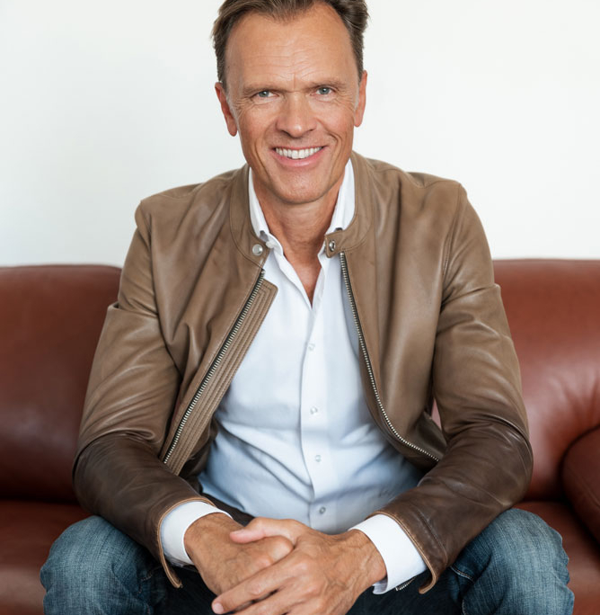 roman kmenta autor speaker coach bücher portrait Portrait Businessportrait Foto Woman Frau Mann Men übermich Website people bild shooting fotografie fotograf wien fotografie niederösterreich