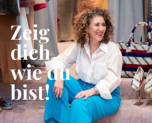 portrait von nathalie stiegler, in einer boutique, von andrea sojka fotografie
