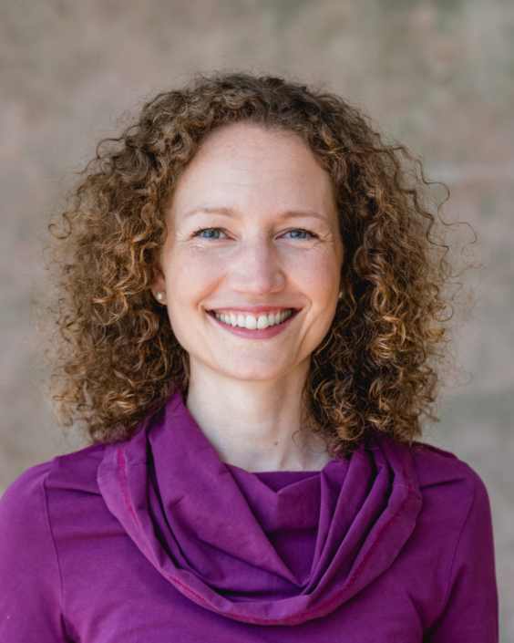 Professionelles Bewerbungsfoto einer selbstbewussten Unternehmerin – Personal Brand Fotografie in Wien und Niederösterreich