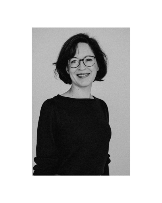 body code story (Instagram-Post (4:5)) – 7 Personal Brand Fotos Wien – Unternehmerin authentisch fotografiert